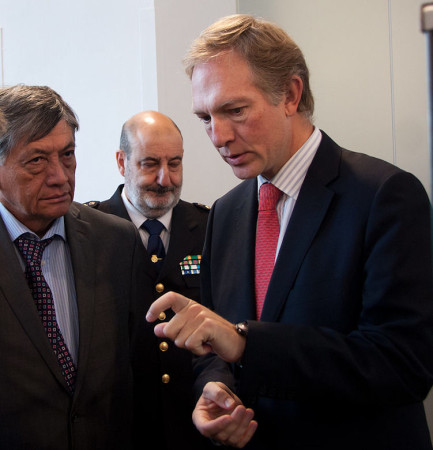 El director general de Bellas Artes, Miguel Angel Recio, junto al embajador de la Republica de Ecuador en España, Miguel Calahorrano.