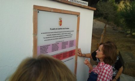 Placa con los nombres de los represaliados de Castellar de la Frontera.