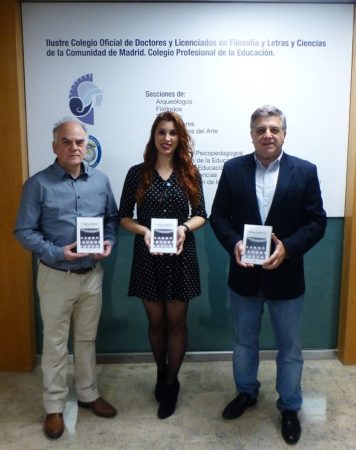 El editor de la revista, Fernando Sí­gler Silvera, y los articulistas Lidia Garcí­a Garrido y Antonio Morales Bení­tez, en el Colegio de Doctores y Licenciados de Madrid.