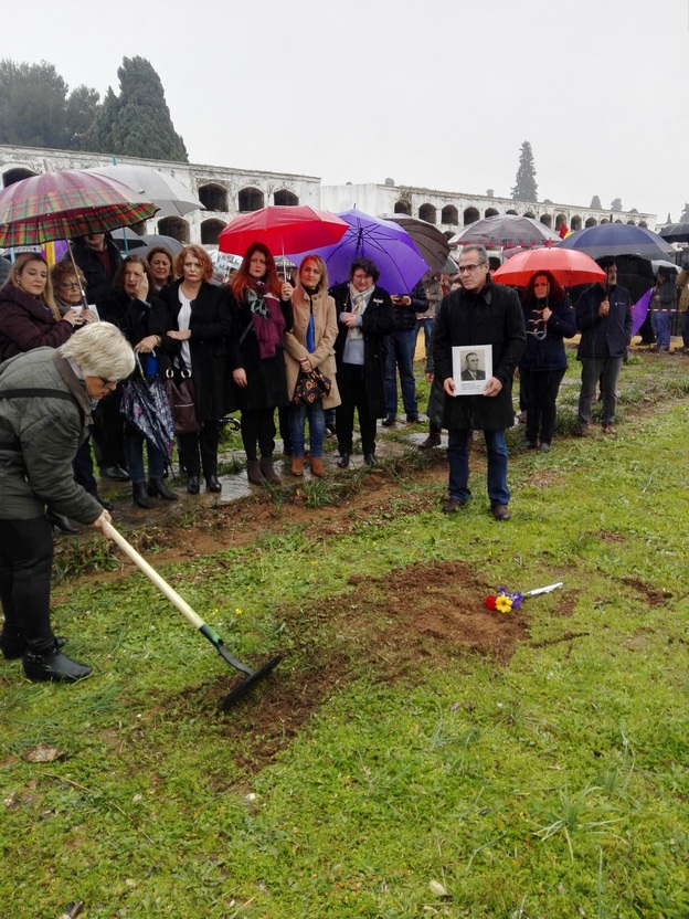 Inicio simbólico de la exhumación en Pico Reja, el 18 de enero de 2020 (Foto: Fernando Sígler)
