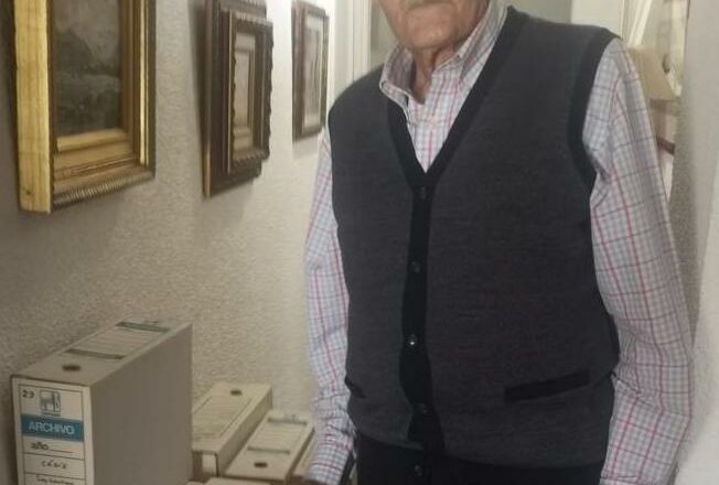 El historiador Eduardo Enríquez del Árbol deposita parte de su archivo personal en la Fundación Federico Joly