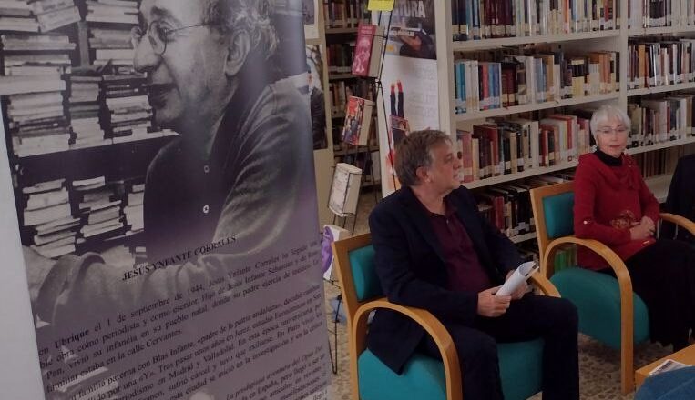 El escritor Jesús Ynfante <i>regresa</i> a su pueblo natal con su libro póstumo <i>La Remonarquía</i>
